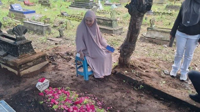 Alasan Denada Tak Hadir di Pemakaman Emilia Contessa Terungkap