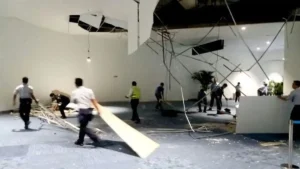 Atap Terminal 3 Bandara Soekarno-Hatta Ambrol Saat Hujan