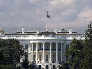 Instalasi toilet emas Washington soroti renovasi Gedung Putih