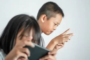 Kecanduan medsos pada anak memicu tuduhan hukum bagi platform besar